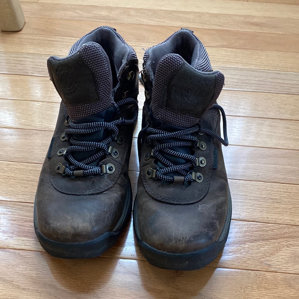 TIMBERLAND HIKING BOOTS